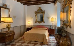 Luxury Apartment In San Marco With Canal View