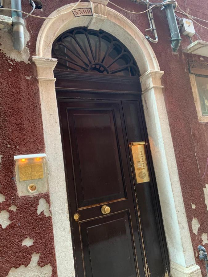 Luxury Apartment In San Marco With Canal View Veneza Exterior foto